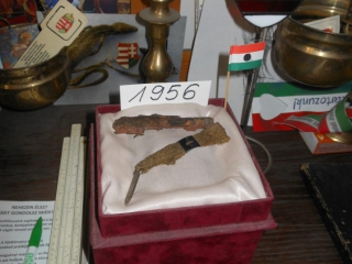 Klein altaar van Miki restanten van de revolutie 1956
